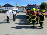 Gruppe mit Schiedsrichter